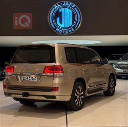 تۆیۆتا لاند کروزەر